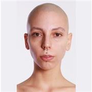 Diplomata al liceo artistico, frequento il quinto anno all’Accademia di Belle Arti, indirizzo Scultura, e ho conseguito la laurea triennale in Pittura. Collaboro come assistente con un pittore affermato nel panorama artistico contemporaneo. Mi propongo co